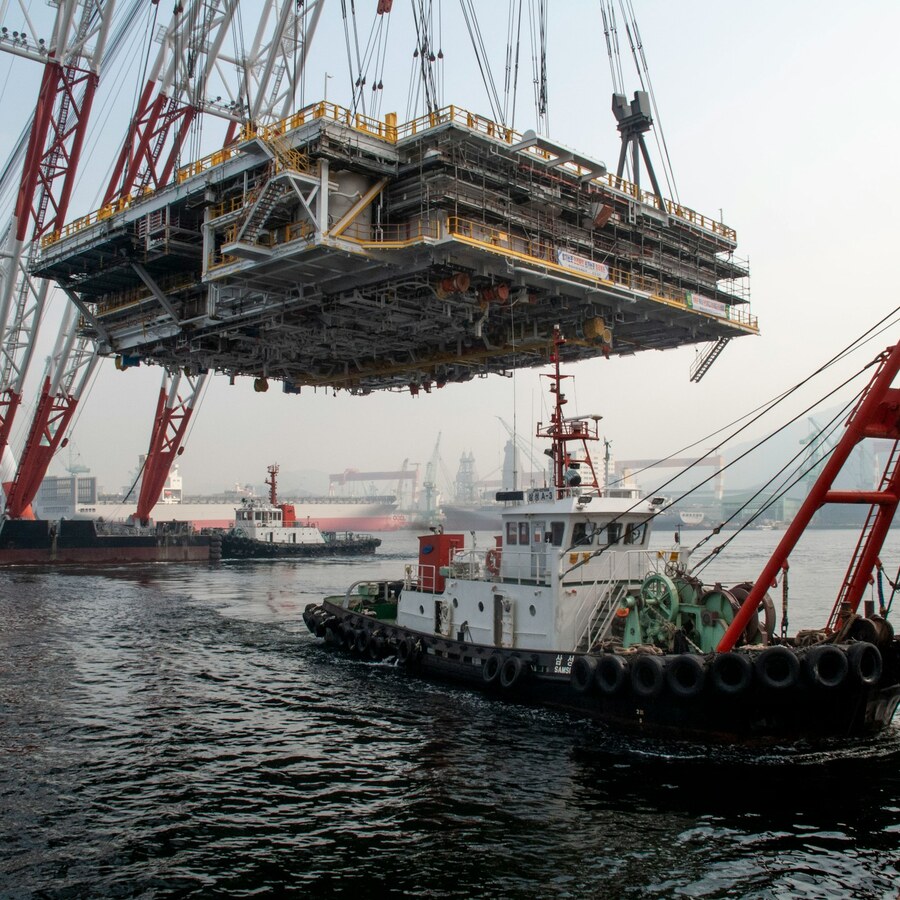 Offshore platform lift, an example of hard-to-reach edge sites
