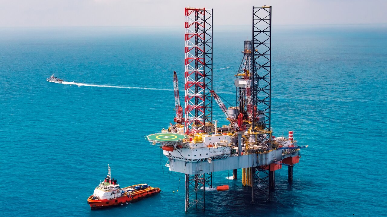 Offshore drilling rig monitored in real time with edge computing